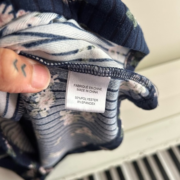 Justify Navy Floral Short Sleeve Top Small - Picture 7 of 9